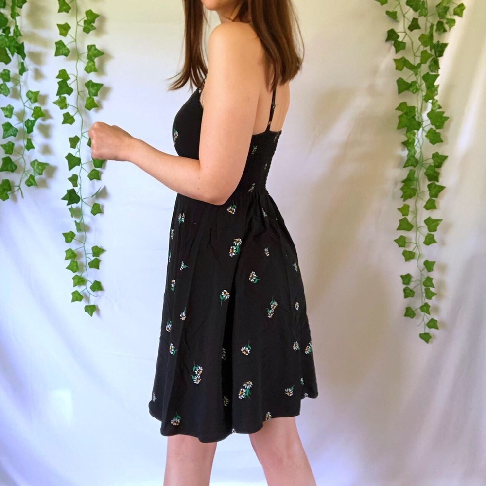 Black sundress with daisy pattern - Picture 3 of 4
